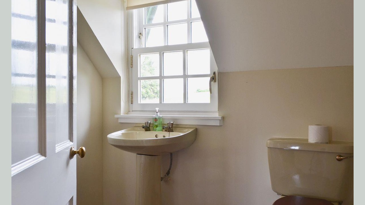 Hayloft - Main Bathroom Hayloft - Main Bathroom