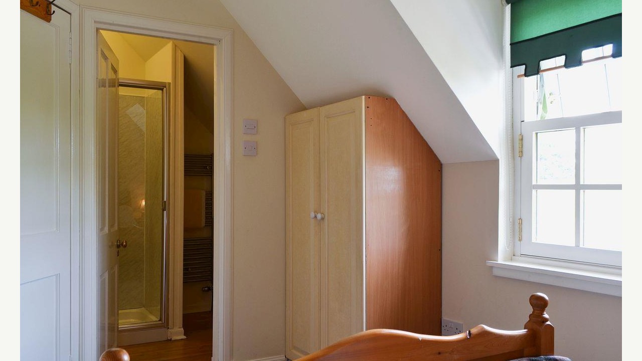 Hayloft - Dbl Bedroom 1 + En suite shower room Hayloft - Dbl Bedroom 1 + En suite